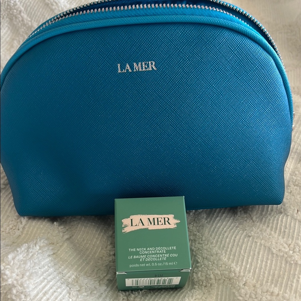 La Mer Blue Cosmetic Bag with Skincare Sample